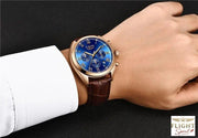 Fliegeruhr mit Lederarmband und goldfarbenem Zifferblatt
