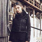 Damen Fliegerjacke aus schwarzem Wildleder